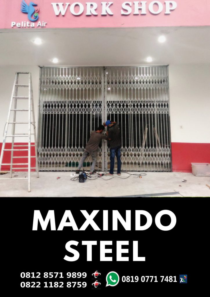proses instalasi rolling door industri